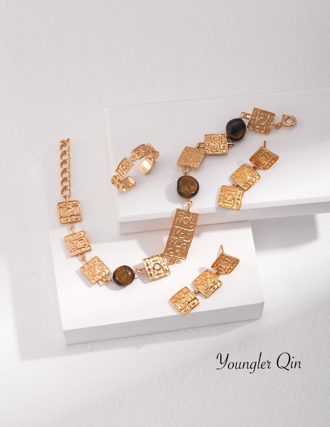 Relief Bracelet · Tiger Gaze