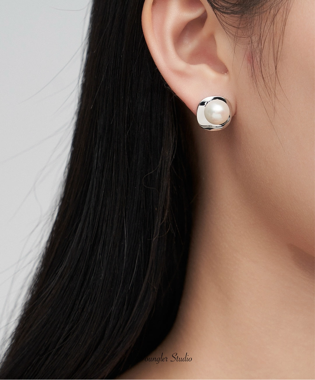 Luna Curve Pearl Studs