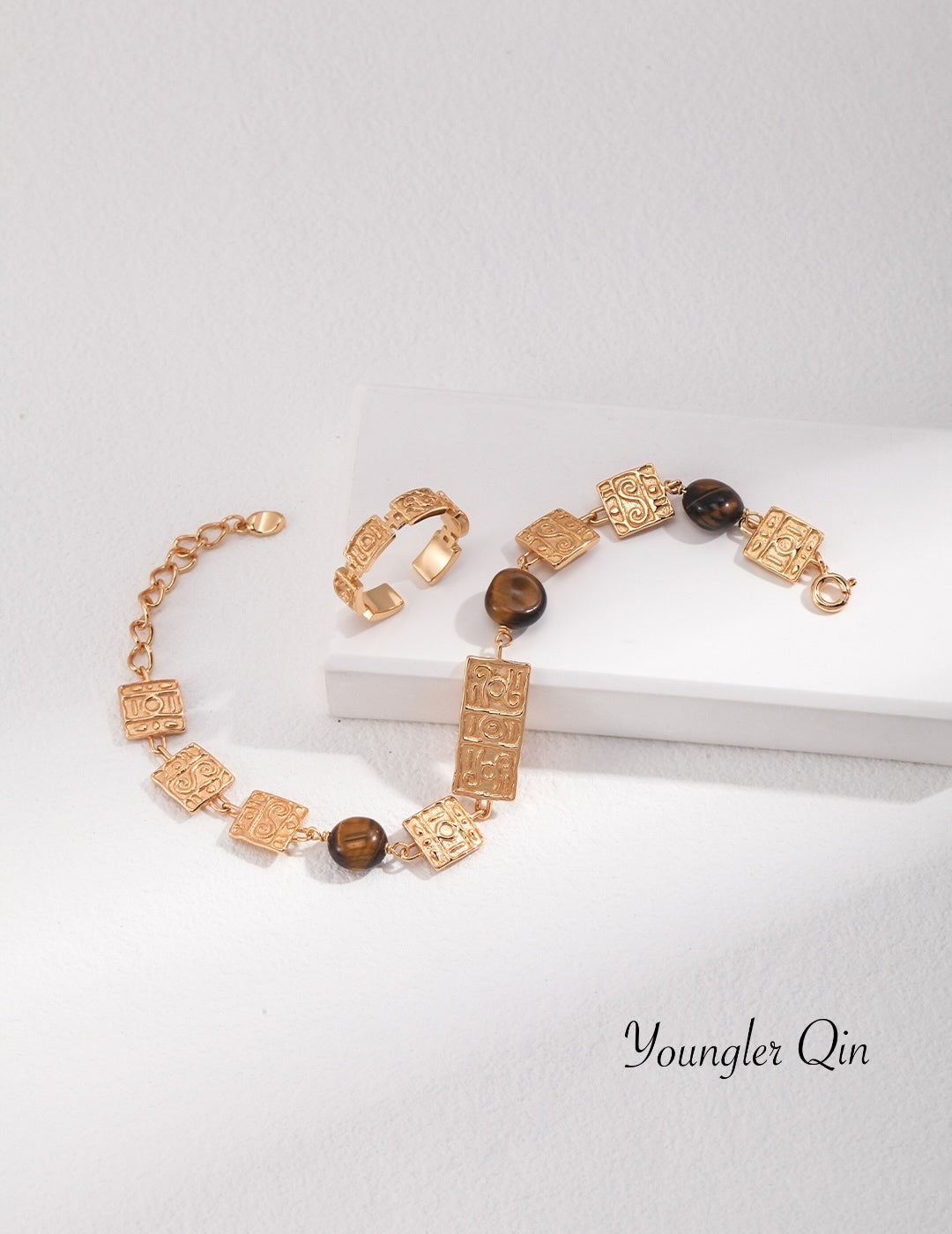 Relief Bracelet · Tiger Gaze