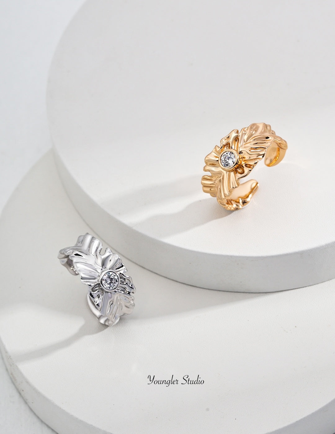 Carved Leaf Ring with Zircon – Sculptural Finish