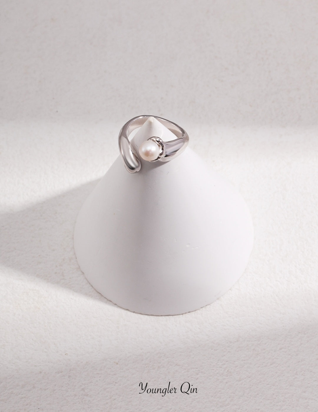 Fluid Pearl Ring Open Band