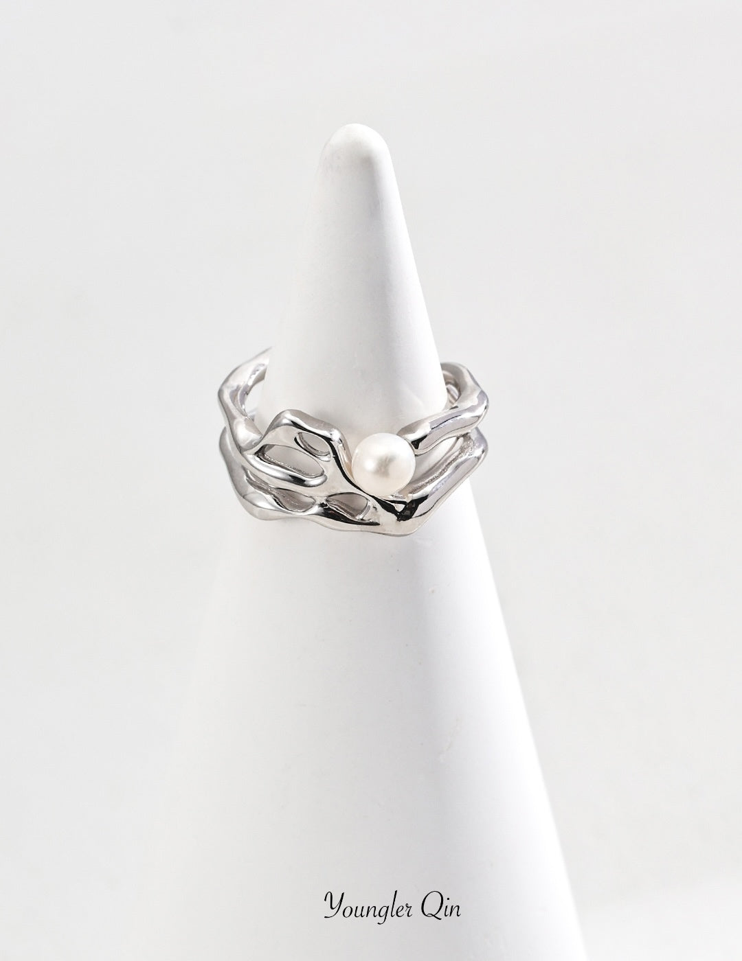 Molten-Style Pearl Ring