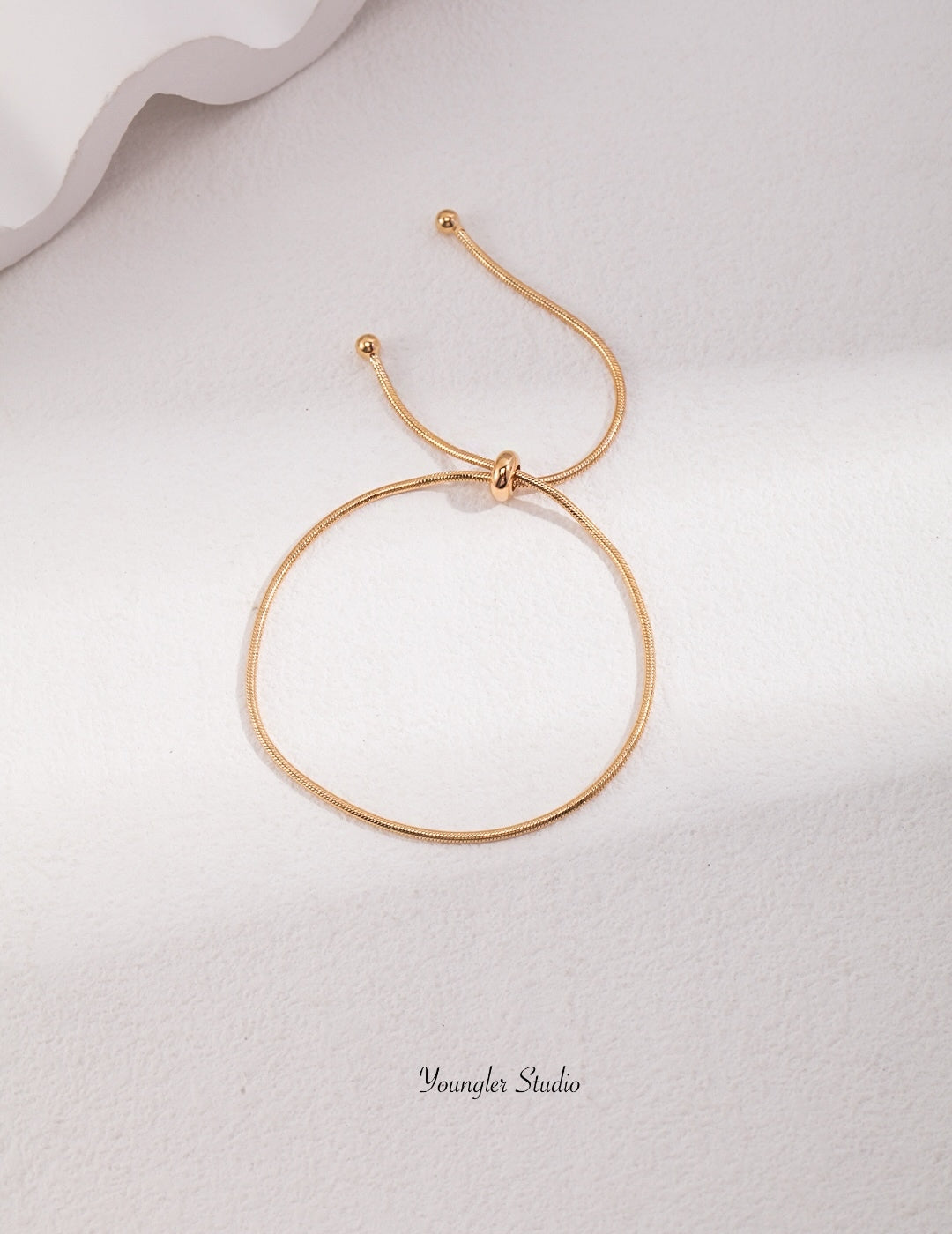 Sleek Thread – Minimalist Silver Bracelet