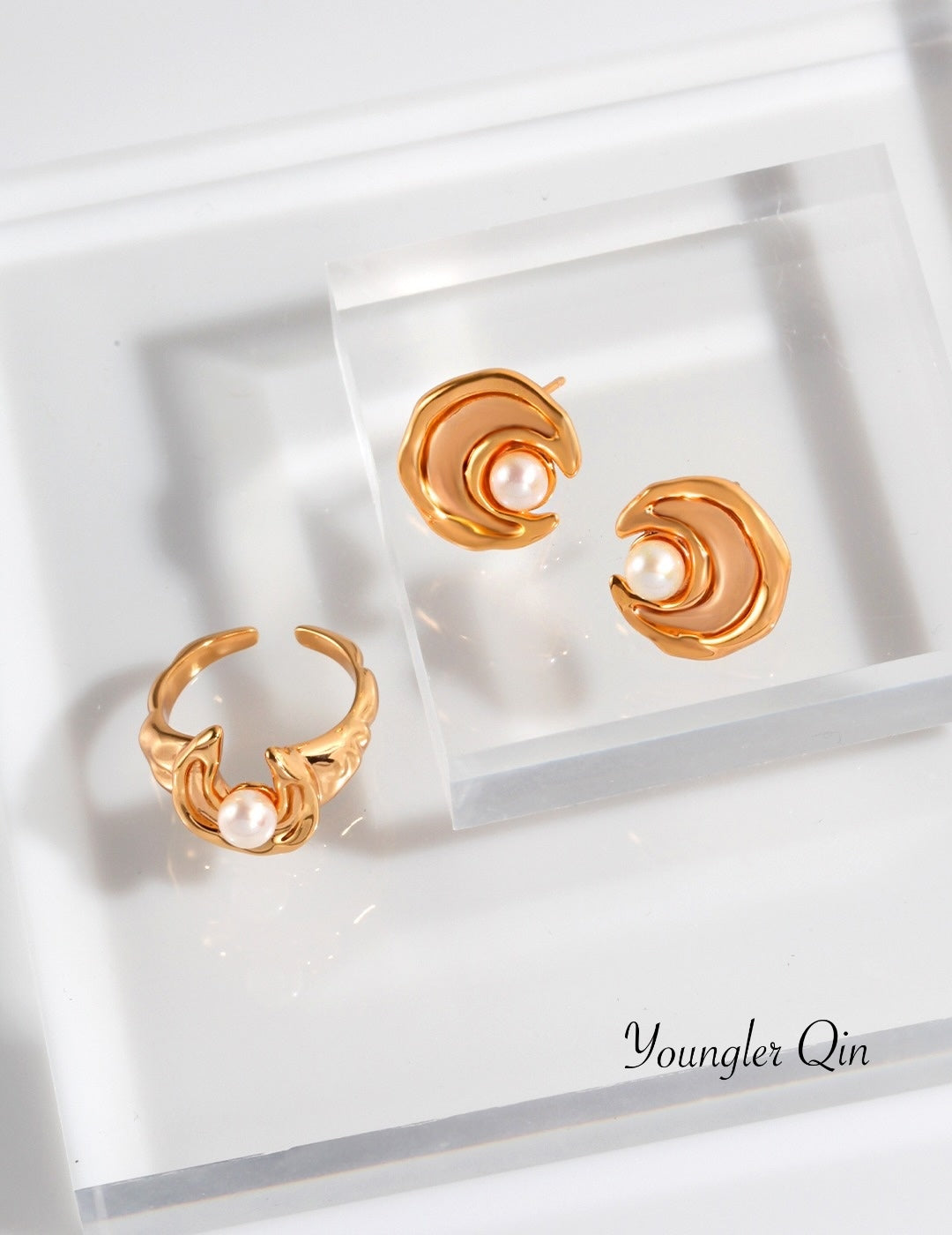 Sculptural Pearl Ring