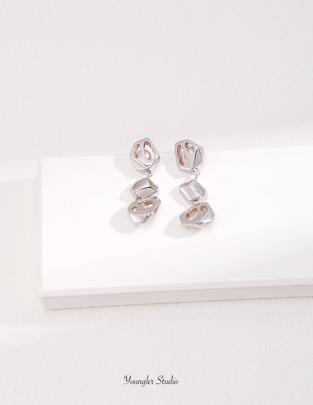 Sculpted Pearl Drop