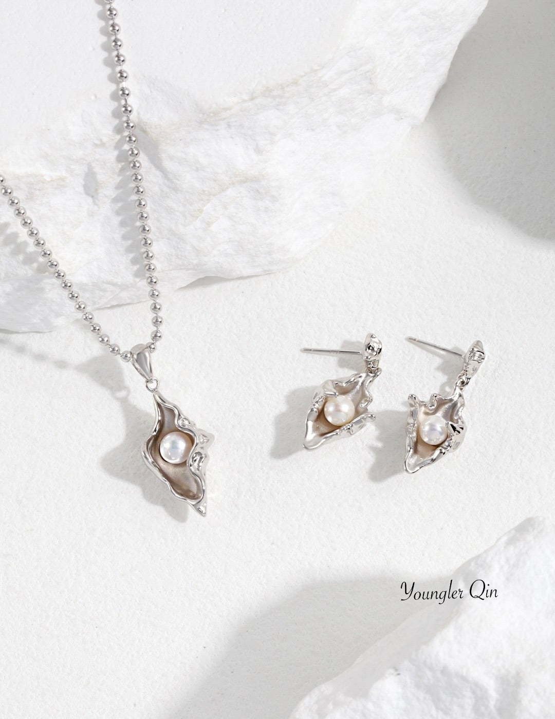 Shell Pearl Earrings
