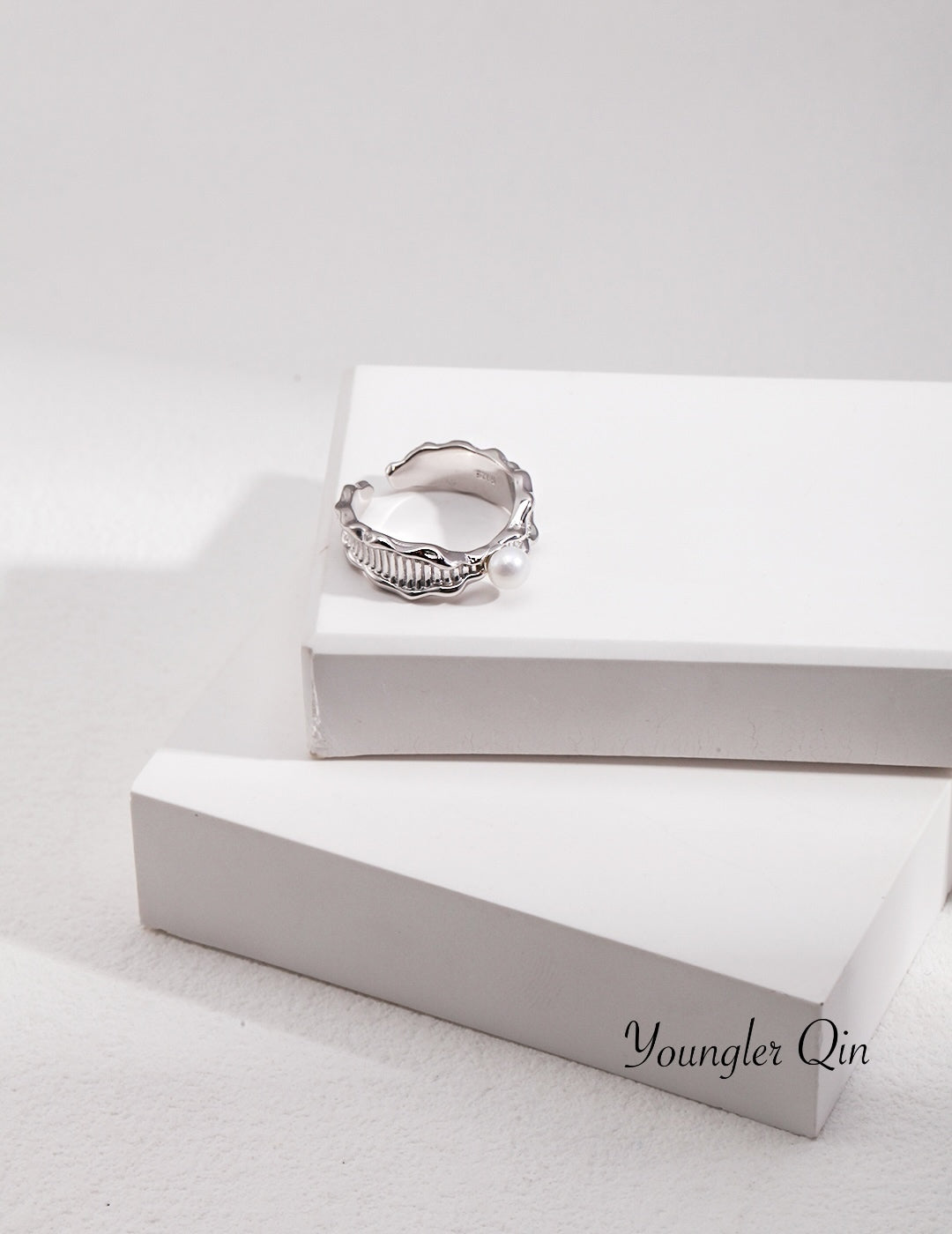 Fluid Pearl Ring