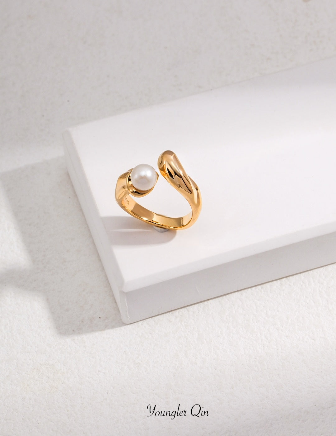 Fluid Pearl Ring Open Band