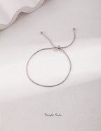 Sleek Thread – Minimalist Silver Bracelet