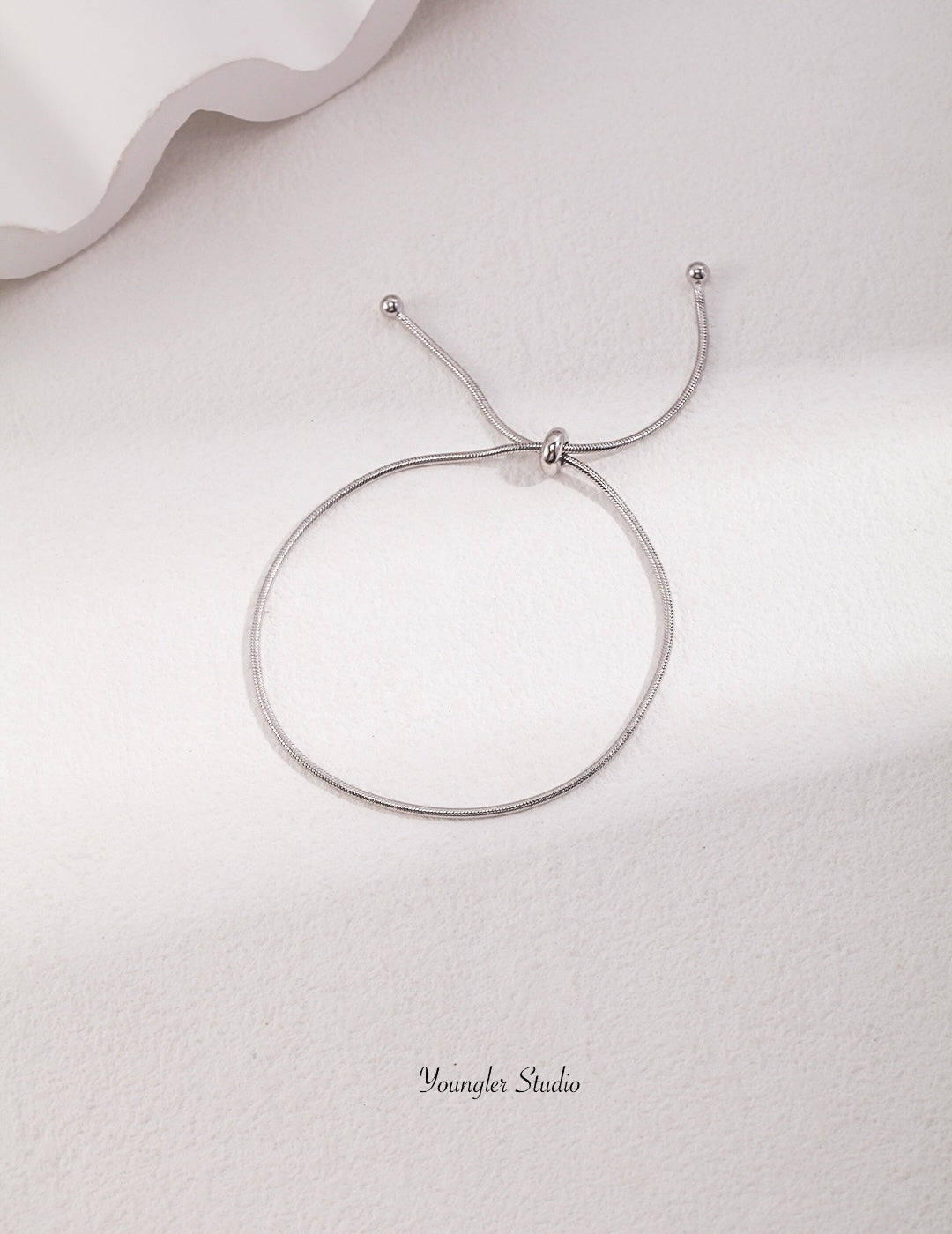 Sleek Thread – Minimalist Silver Bracelet