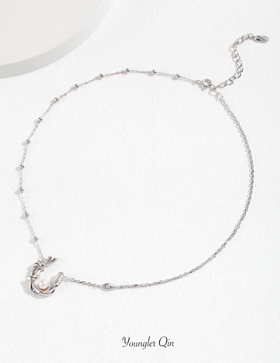 Willow Loop Pearl Necklace