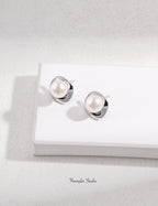 Luna Curve Pearl Studs