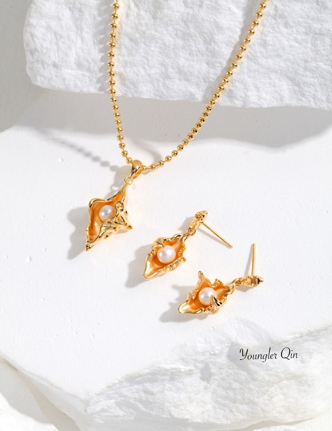 Shell Pearl Earrings