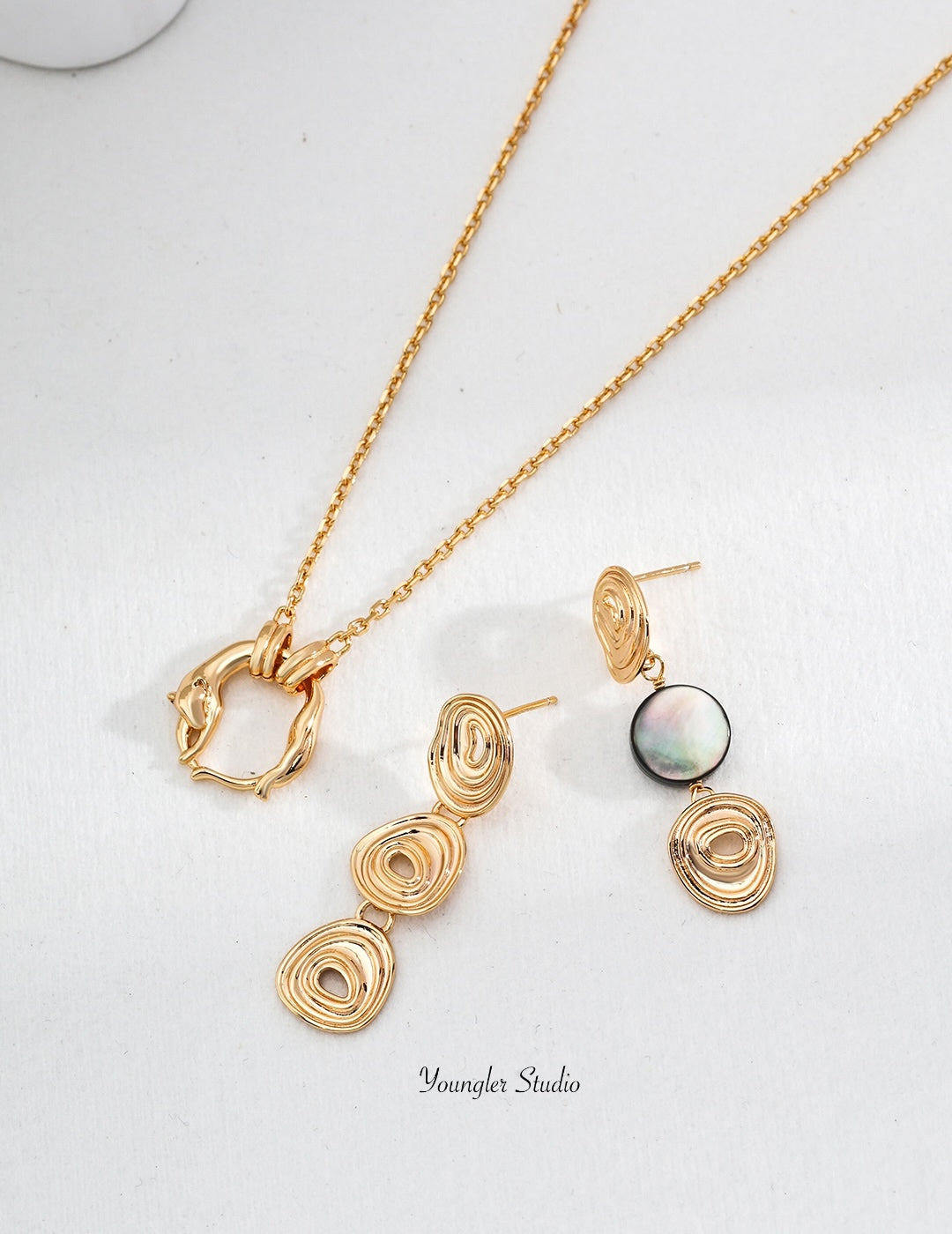 Sculpted Line Pendant