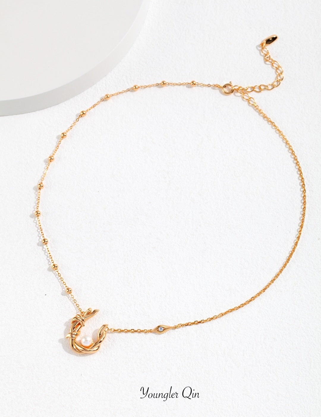 Willow Loop Pearl Necklace