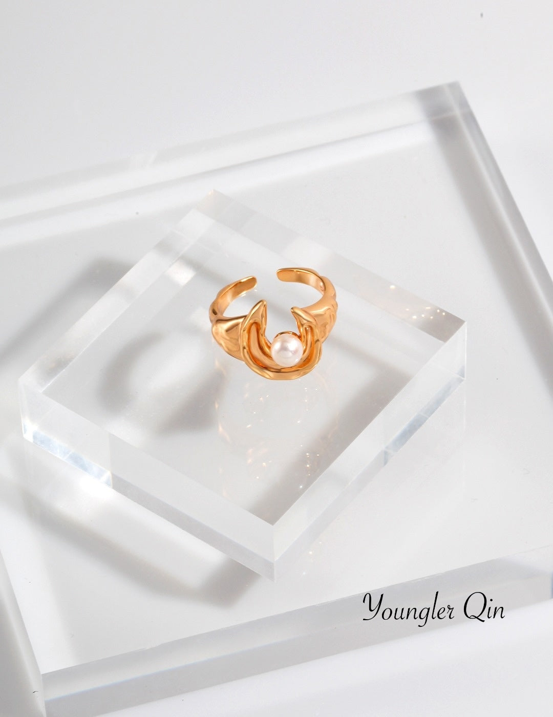 Sculptural Pearl Ring