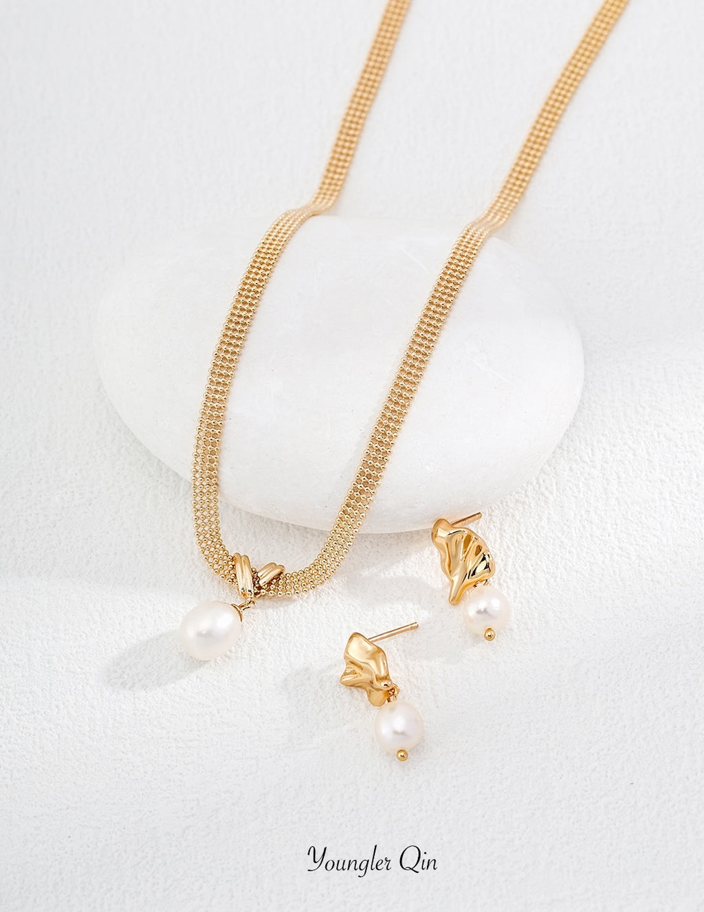 Baroque Pearl Pendant Necklace