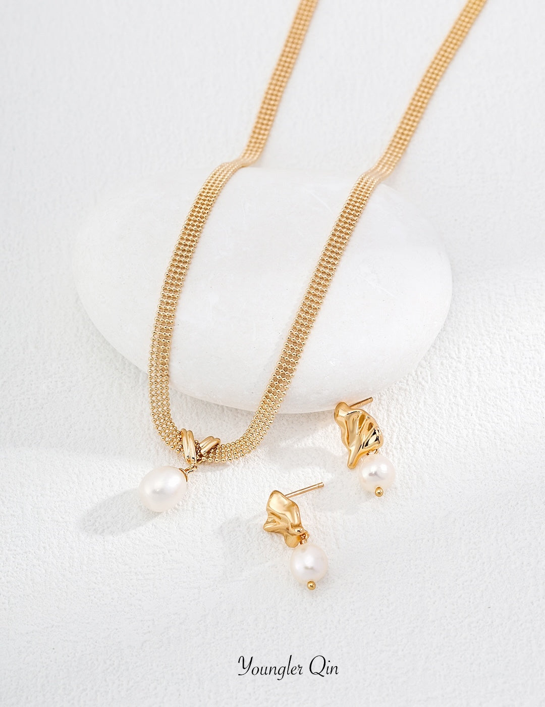 Baroque Pearl Pendant Necklace