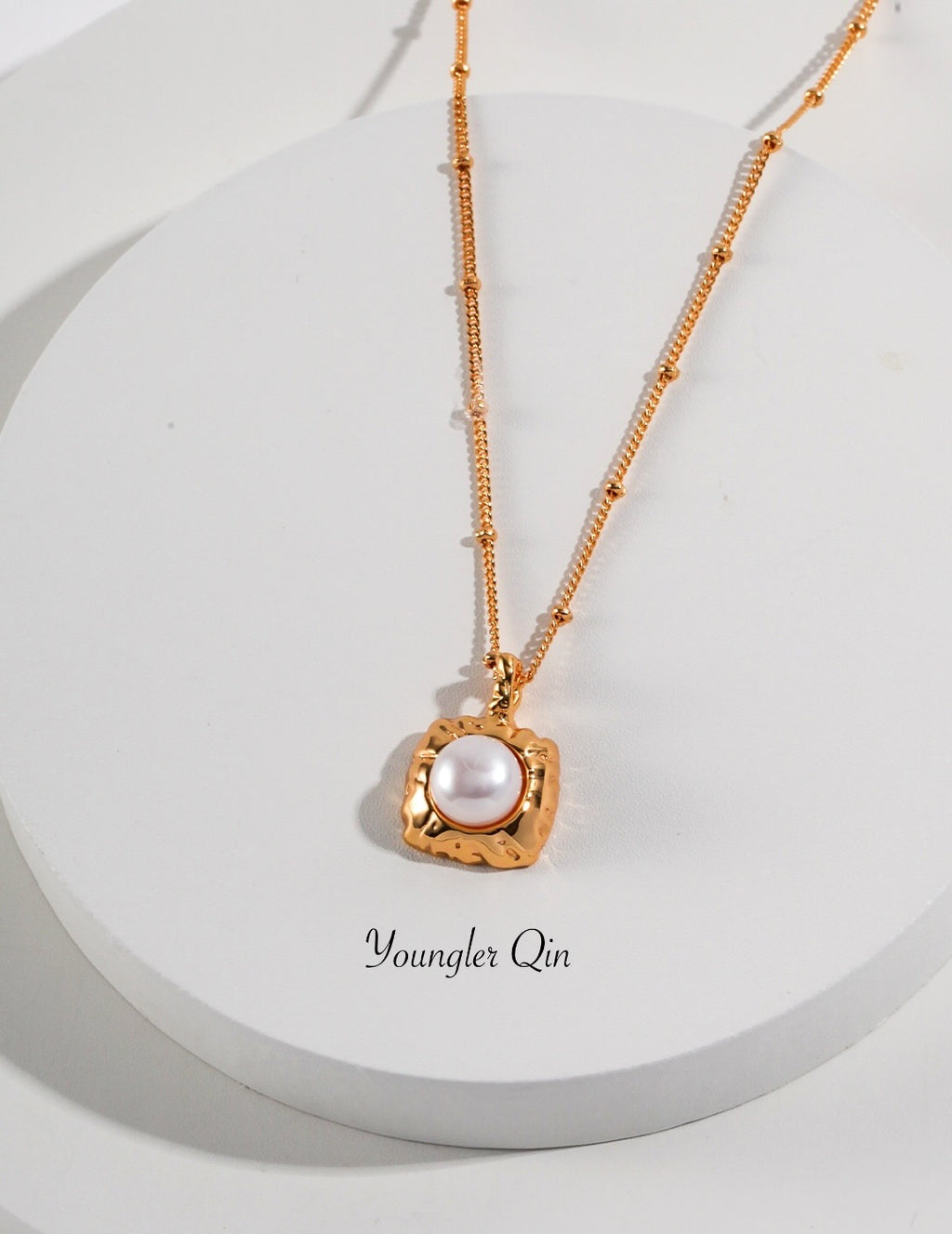 Pearl Kisses in Gold Set