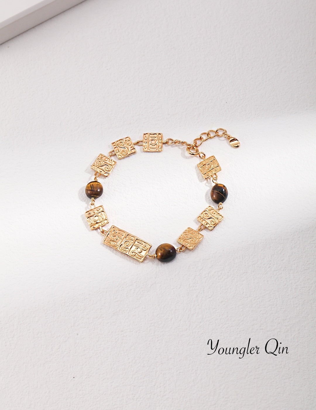 Relief Bracelet · Tiger Gaze