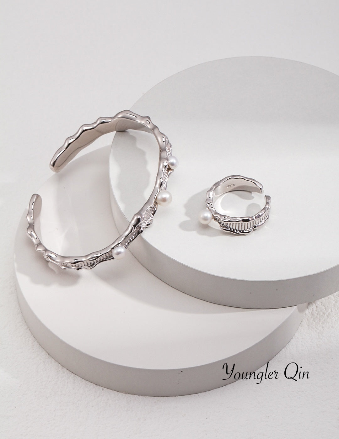 Fluid Pearl Ring