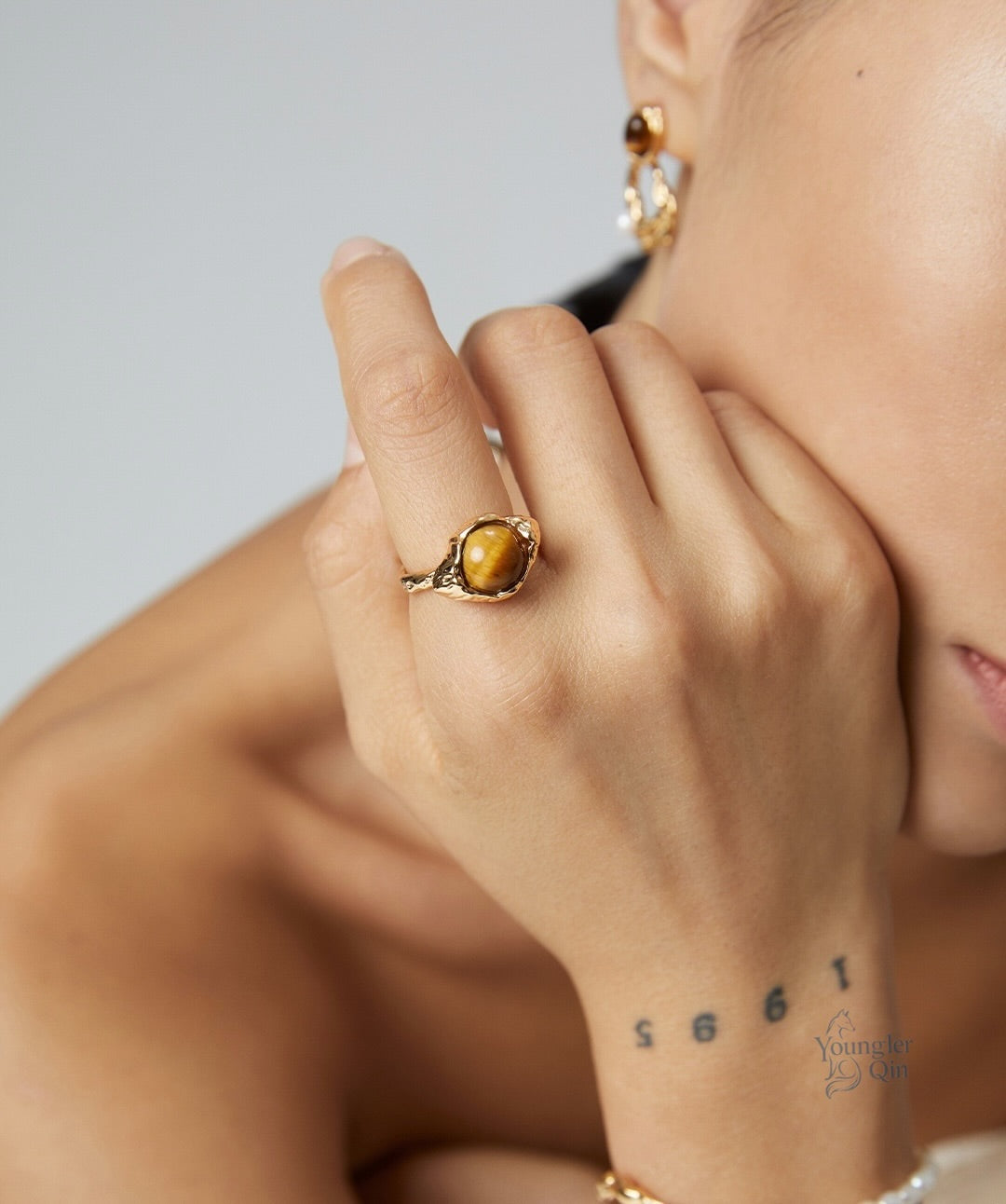 Oval Cat-Eye Ring