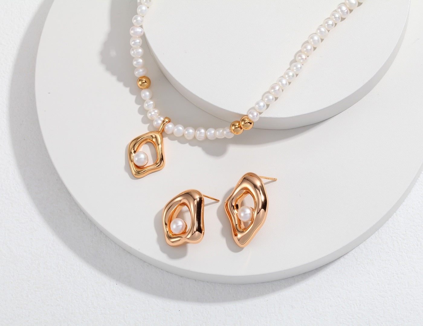 Irregular Pearl Necklace