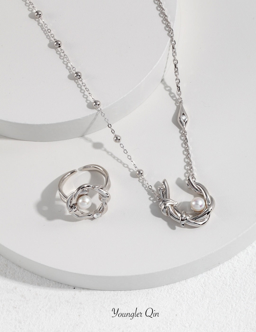 Willow Loop Pearl Necklace