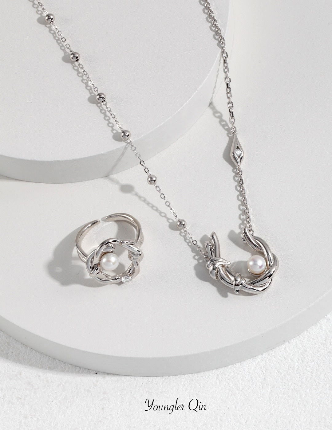 Willow Loop Pearl Necklace