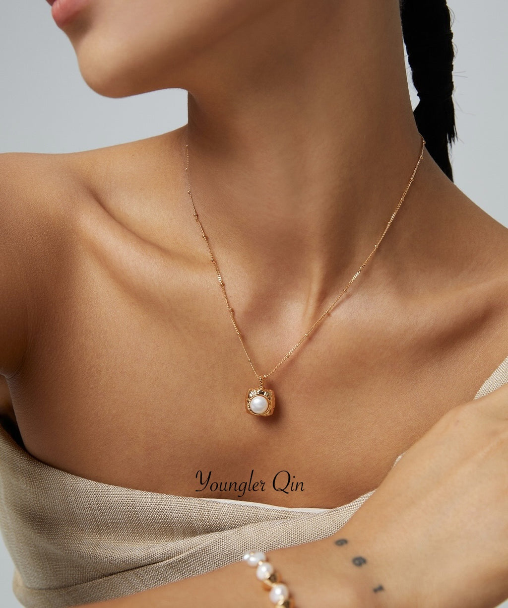 Pearl Kisses in Gold Set