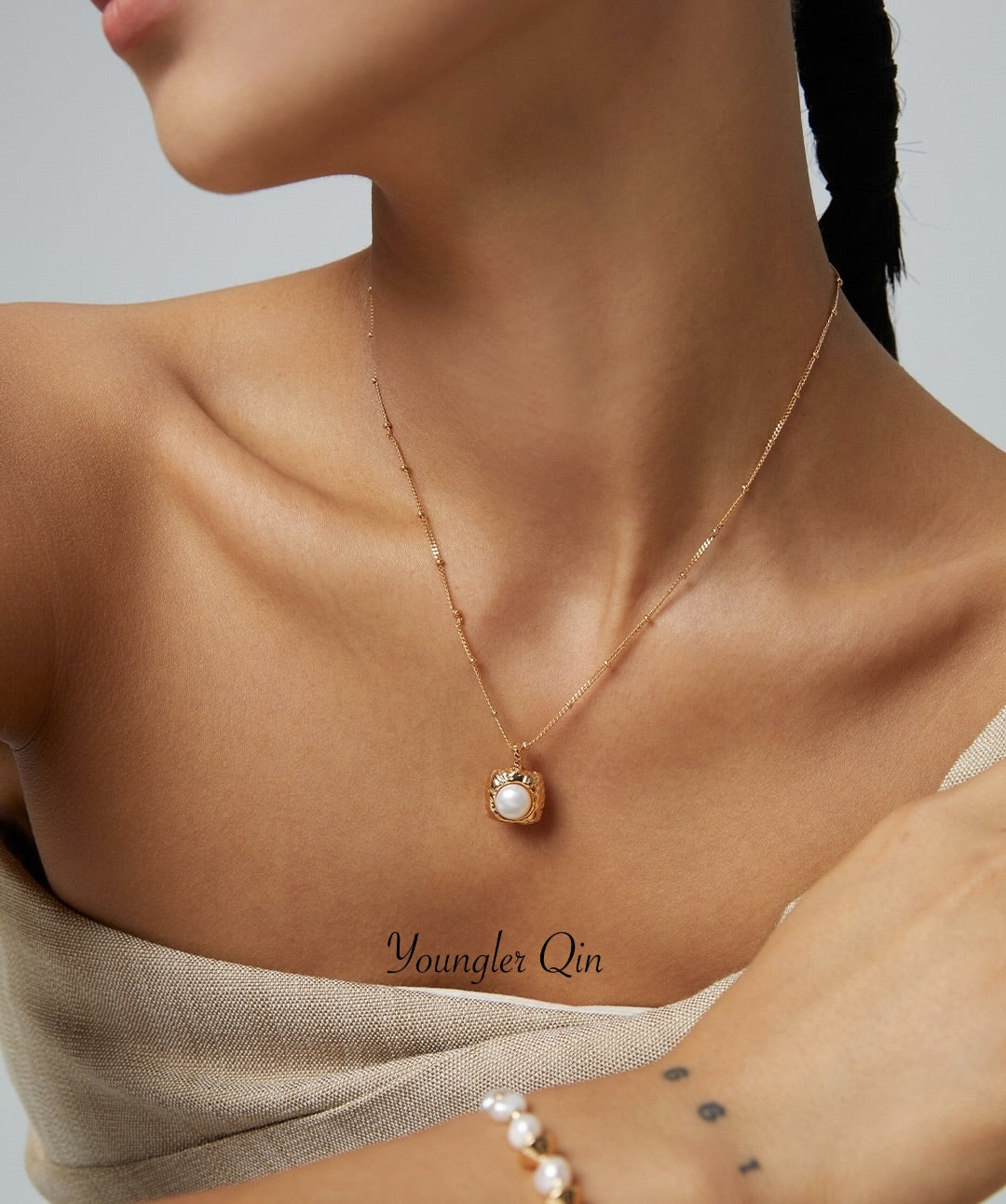 Pearl Kisses in Gold Set