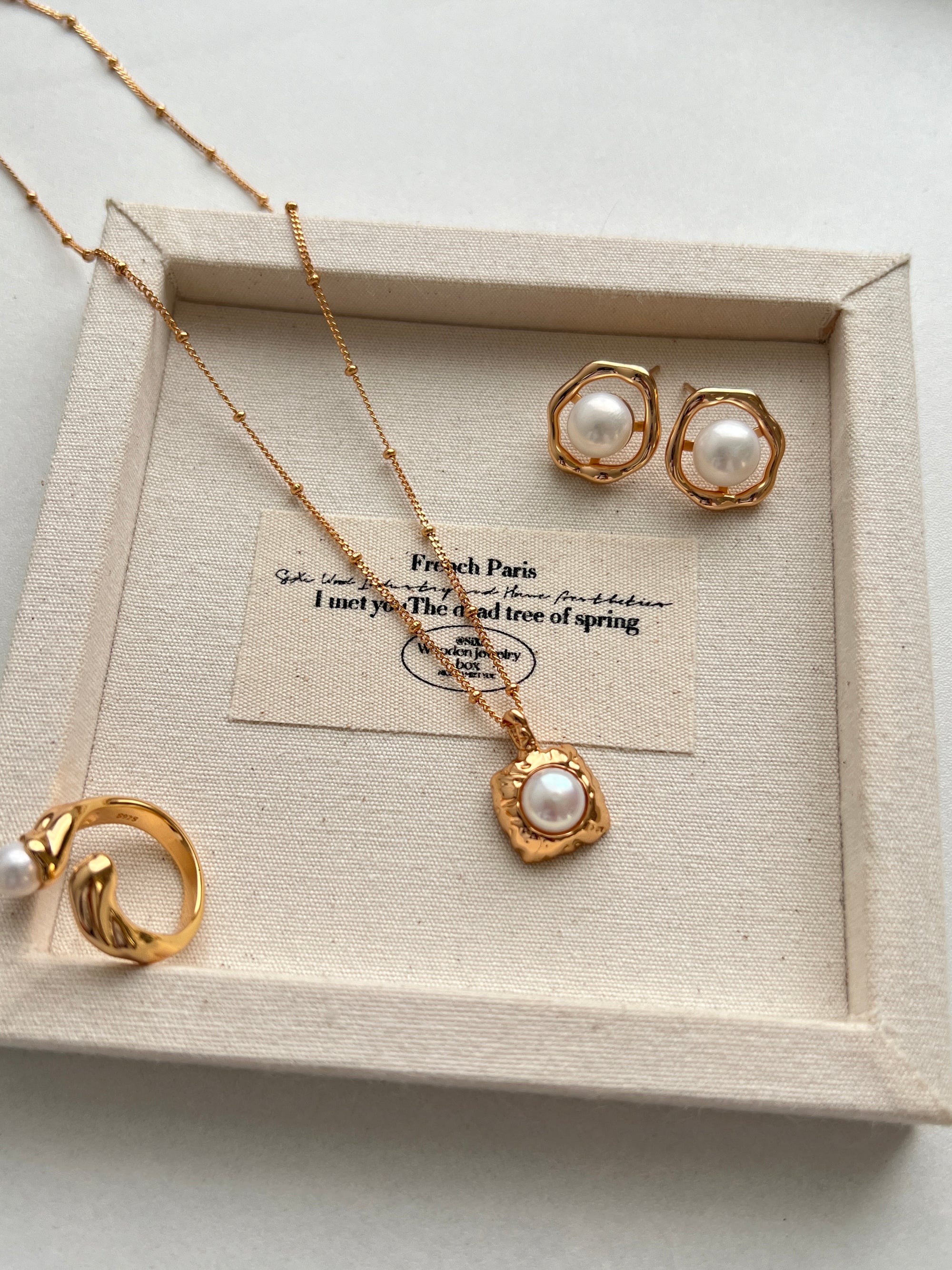 Pearl Kisses in Gold Set