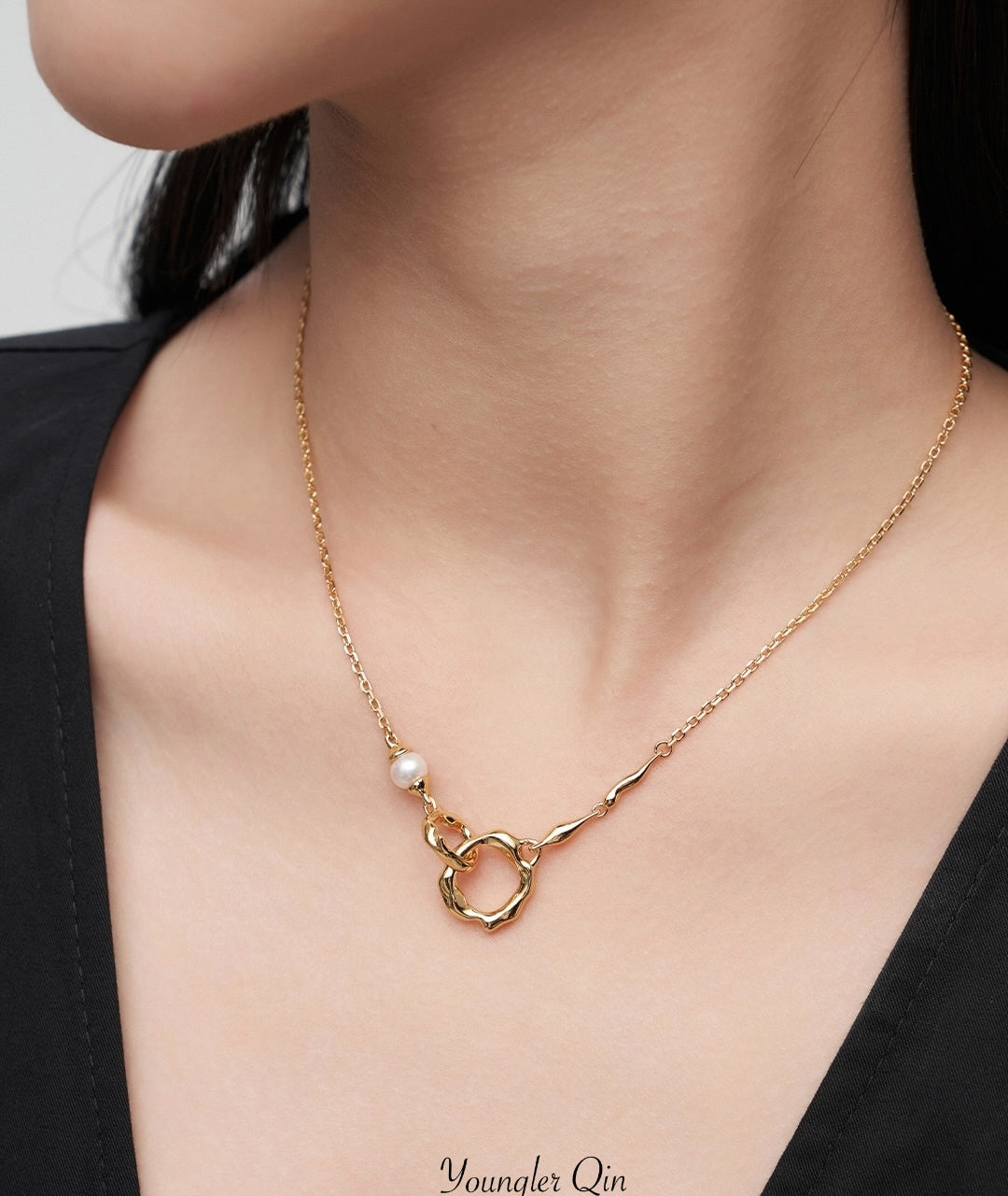 Interlocking Ripple Necklace