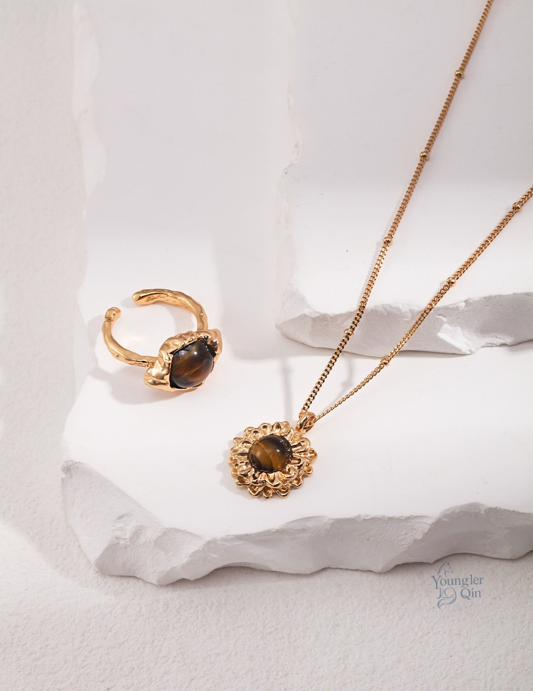 Oval Cat-Eye Ring