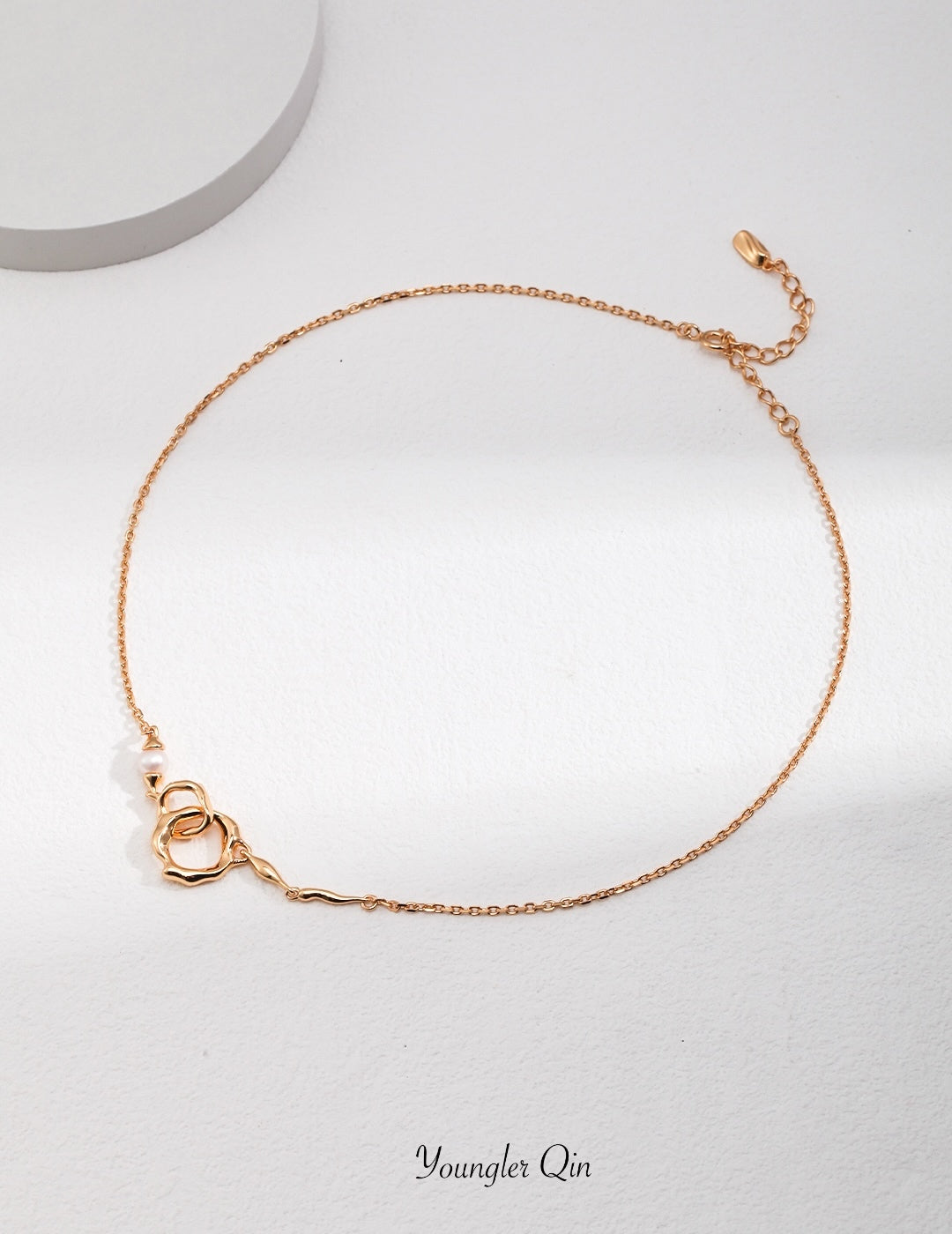 Interlocking Ripple Necklace