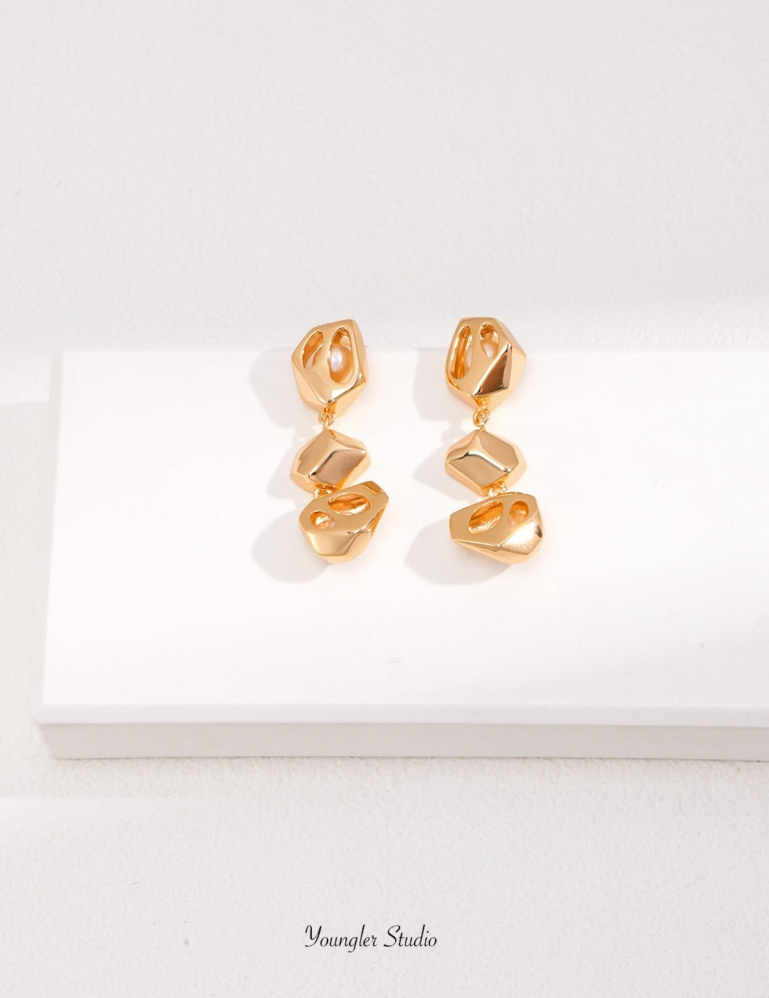Sculpted Pearl Drop