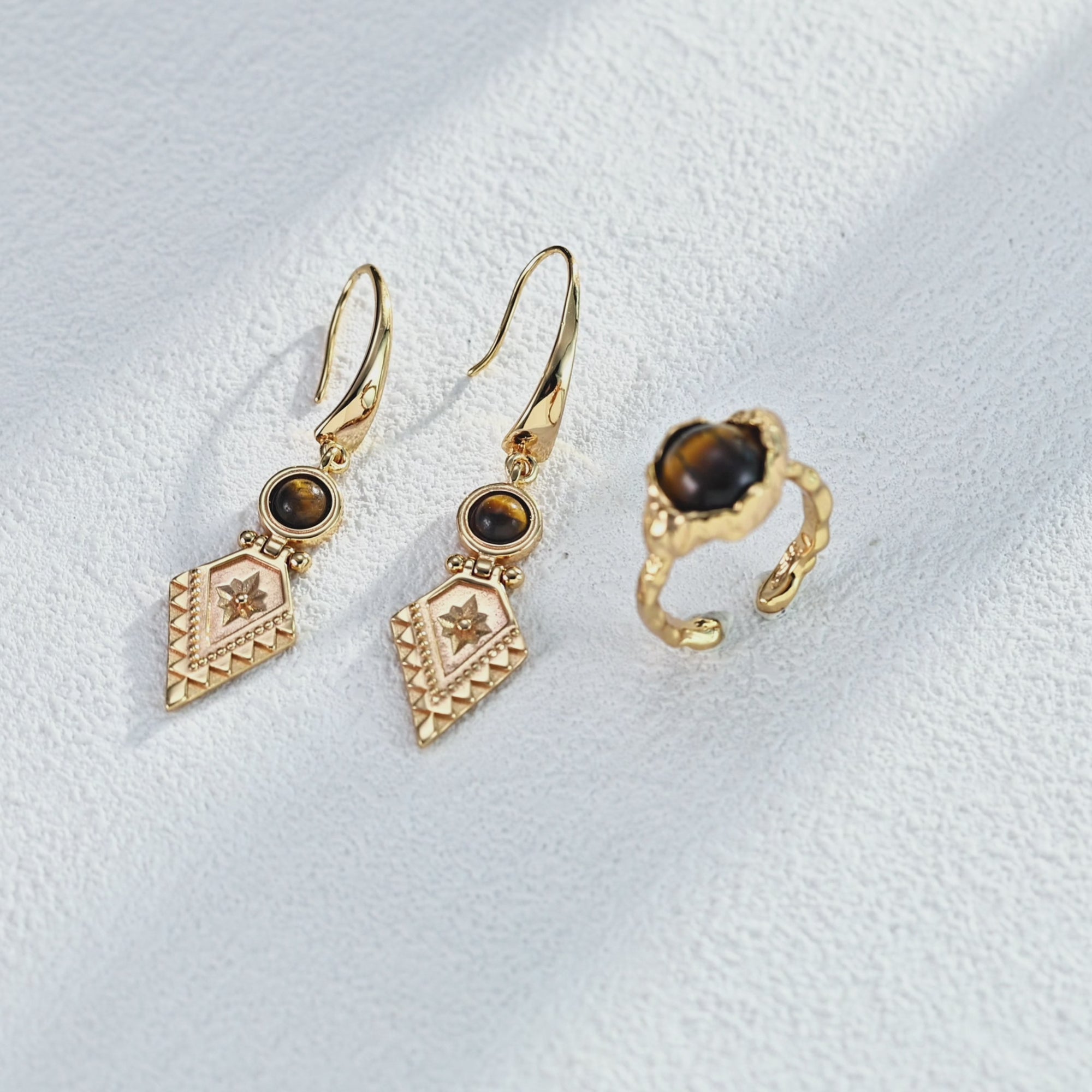 Oval Cat-Eye Ring